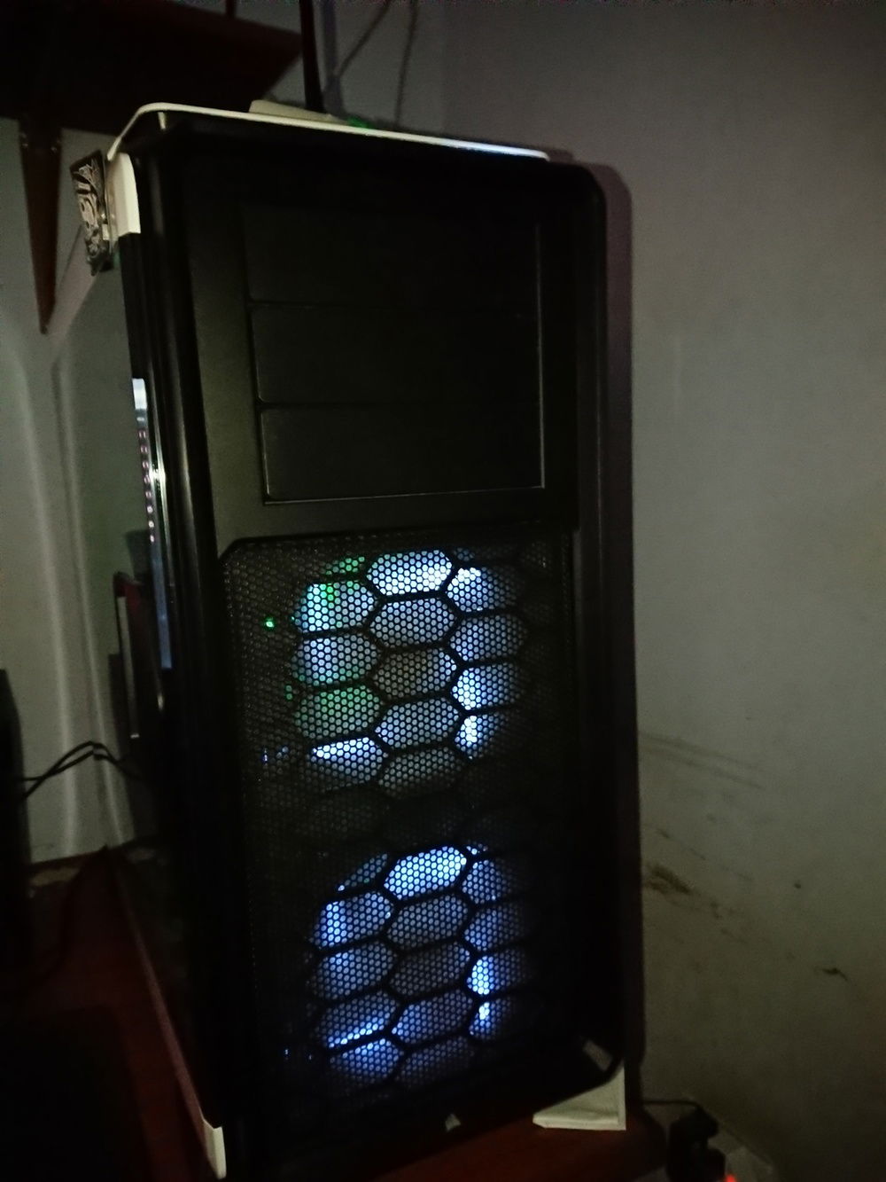 Look that RGB!!!? Pay no attention to the paper on the table for leveling.