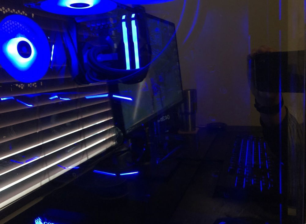 Here is what the setup looks likes during the day, sorry about the lighting
