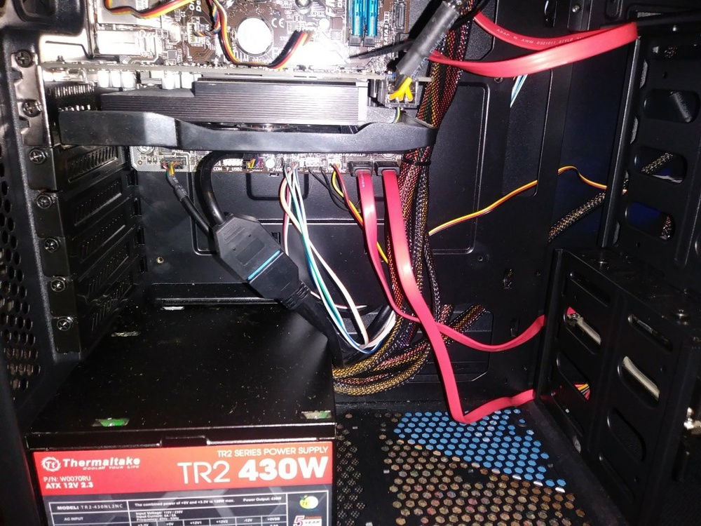 lower view of the inside to see the PSU