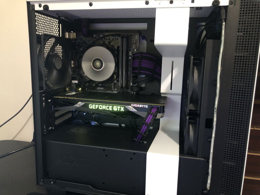 Without the RGB on so you can see the sexy cables.