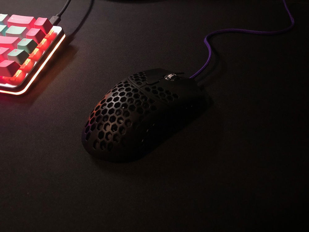 Finalmouse Air 58 Ninja. I removed the shell of my old UL Pro and Switched it. I also added a paracord and a pair of Hyperglides