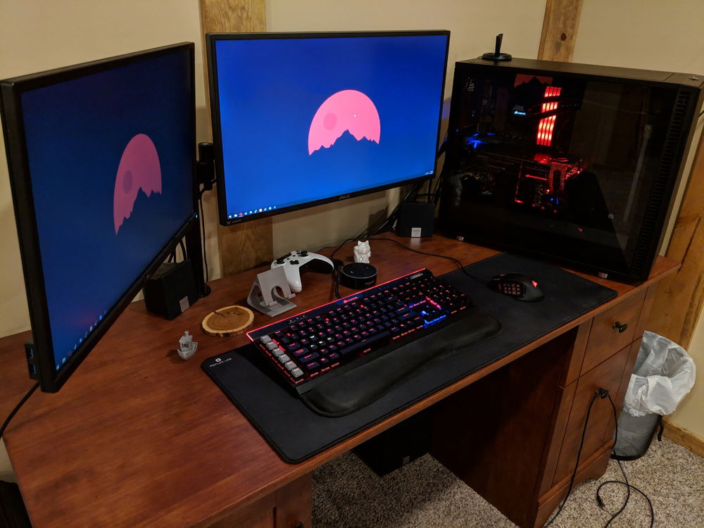 Overall desk view with 3D printed trinkets.