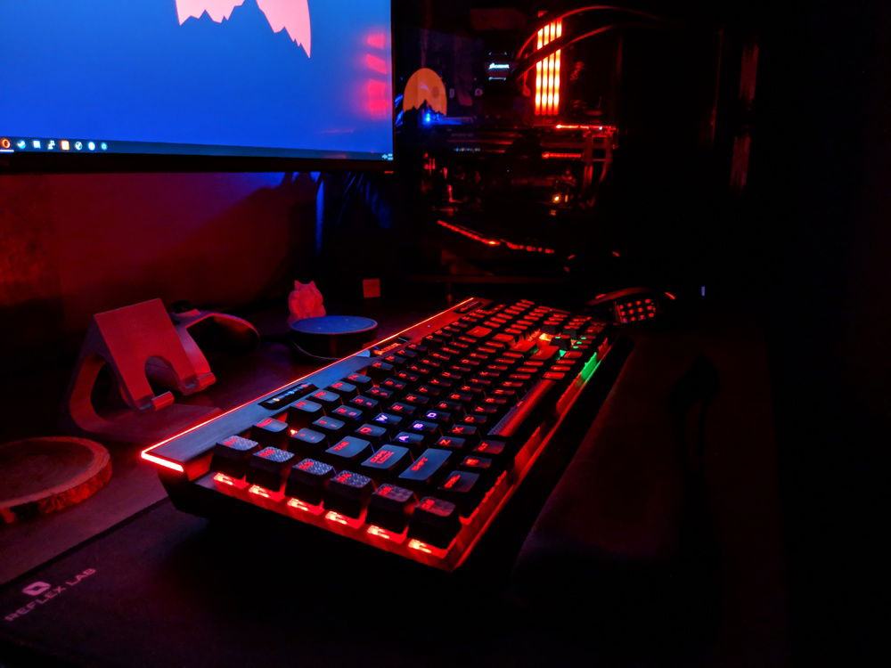 Juicy shot of the K95 Platinum with Thicc Boi in the back.