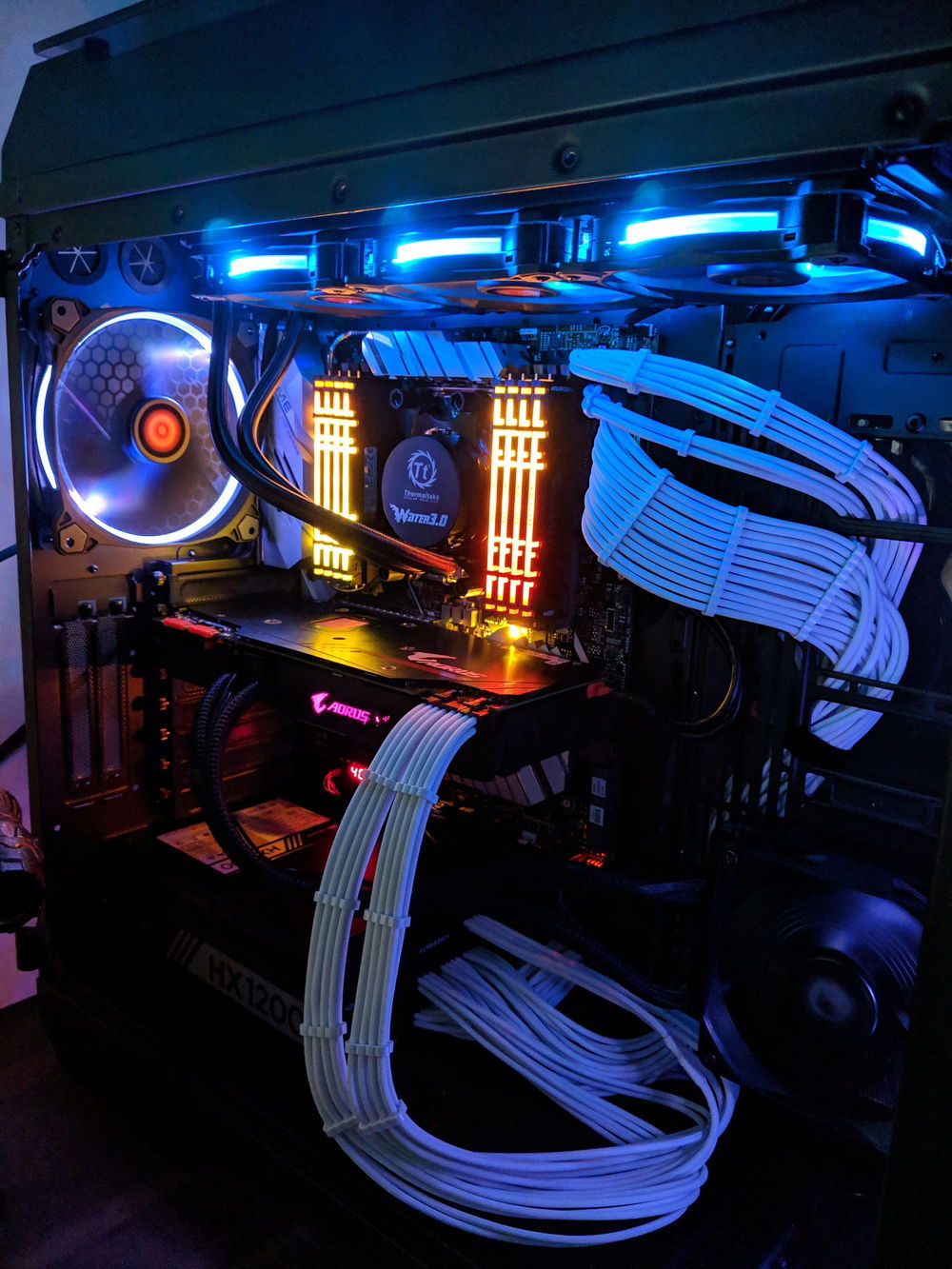 RGBelly, please excuse cable mess >.