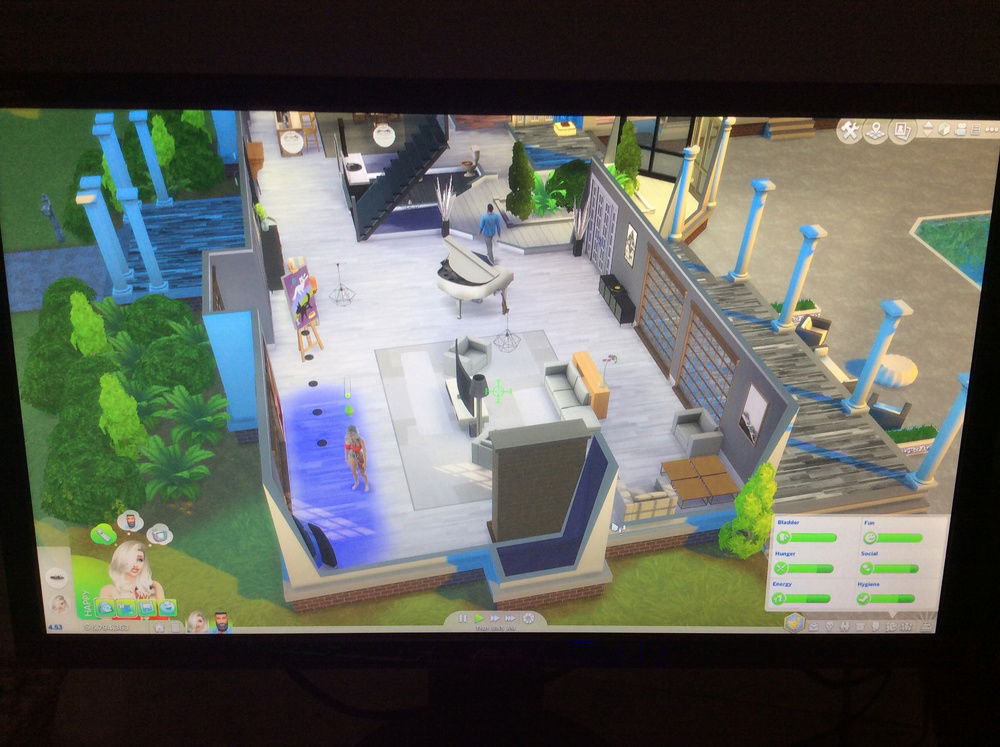 Can only play sims 4 
At Ultra settings a cool 4fps ????
At Medium settings a epic 10fps
At Lowest settings an insane 27fps lol;_; -_-please send help.