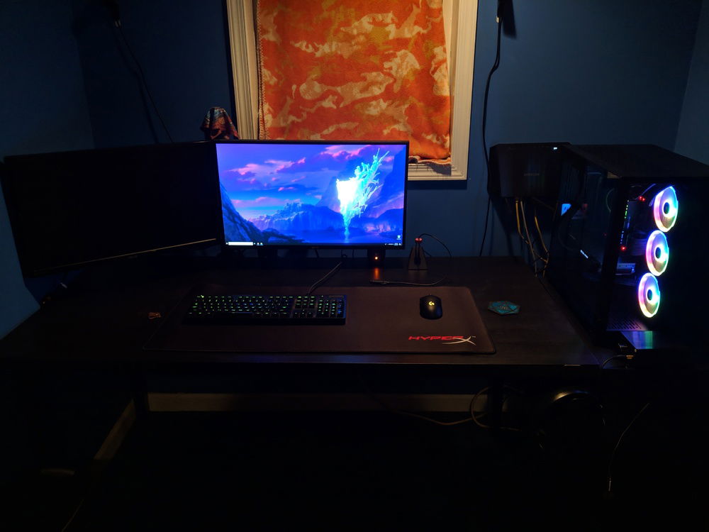 Full setup. Second monitor temporarily disconnected for diagnostics and benchmarks.