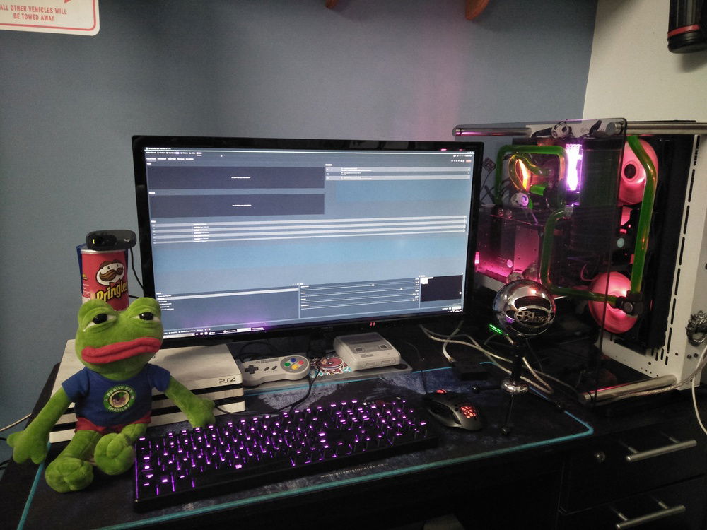 Complete setup half stream mainly game, yes my Webcam is on a printed tin