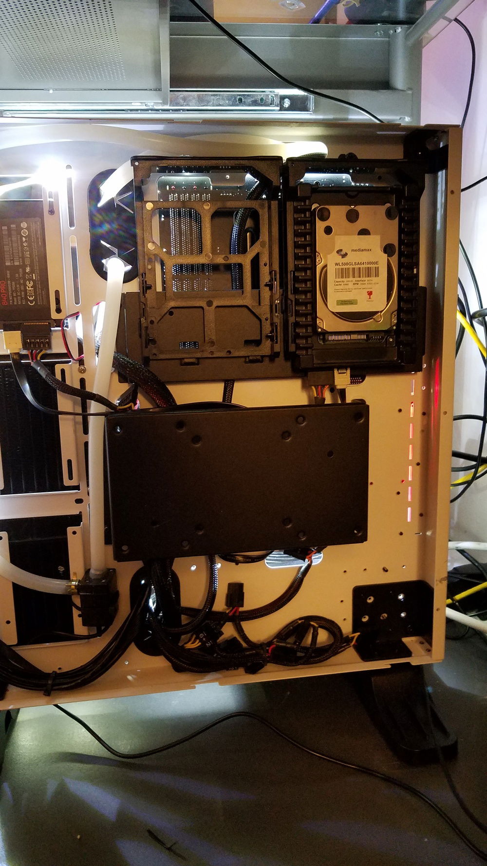 Cable/tube management