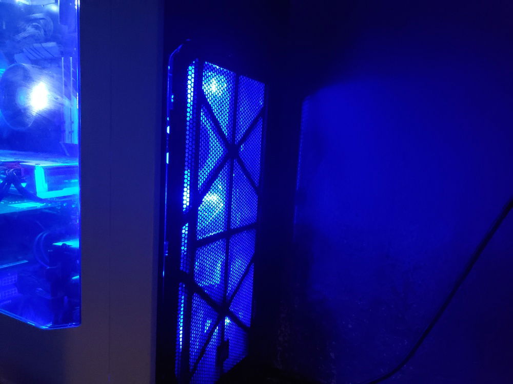 Front Showing the 140mm Blue Fan and the 200mm Blue fan