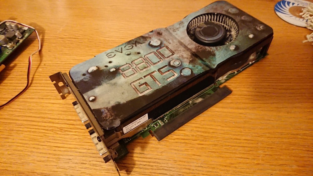 Ah yeah, 2x DVI 1x S-Video btw